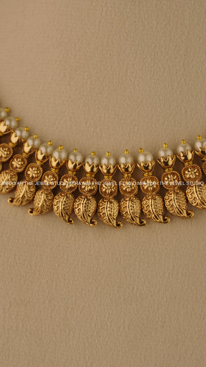 PEARL MANGO CREST NECKLACE