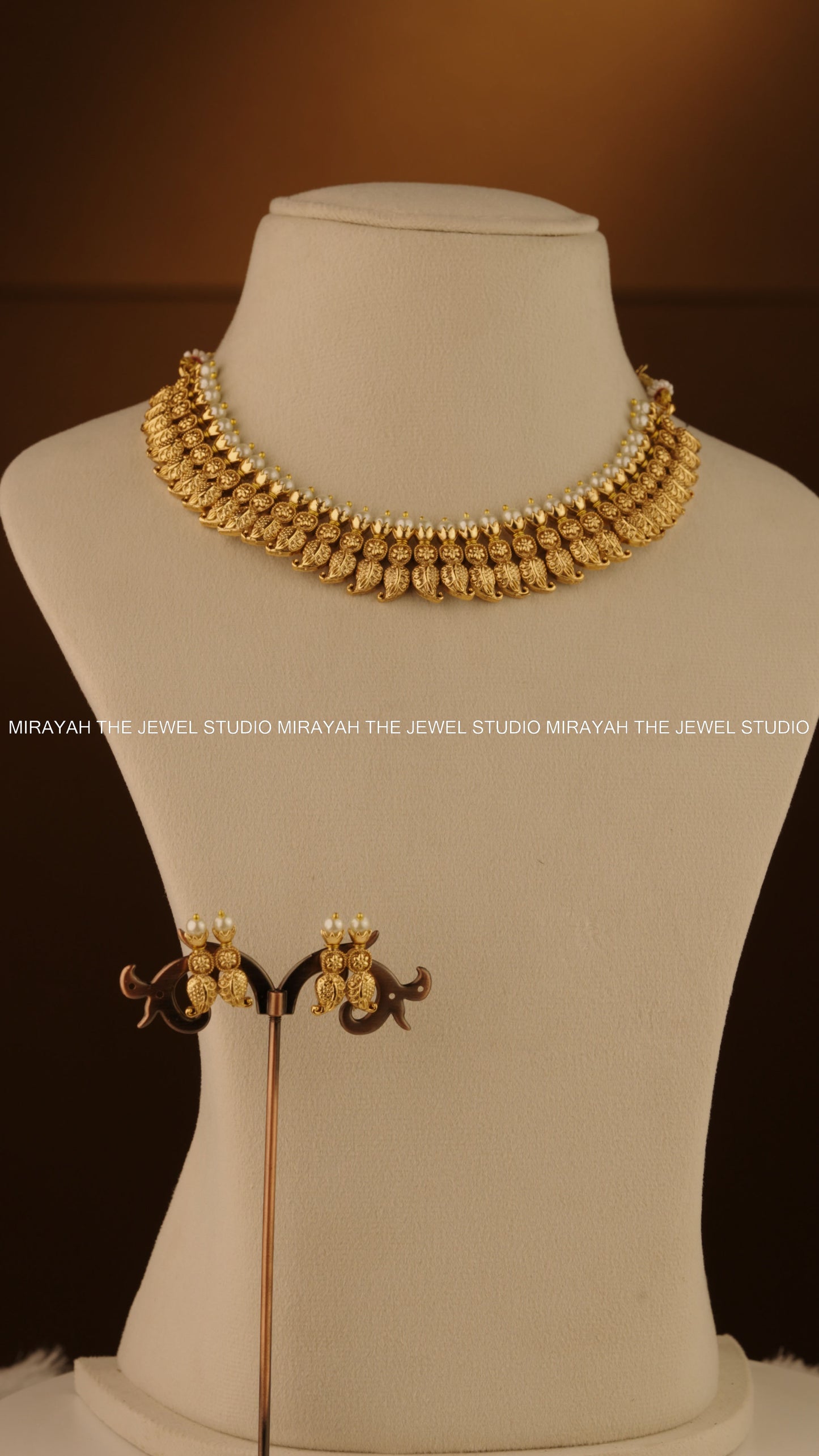 PEARL MANGO CREST NECKLACE