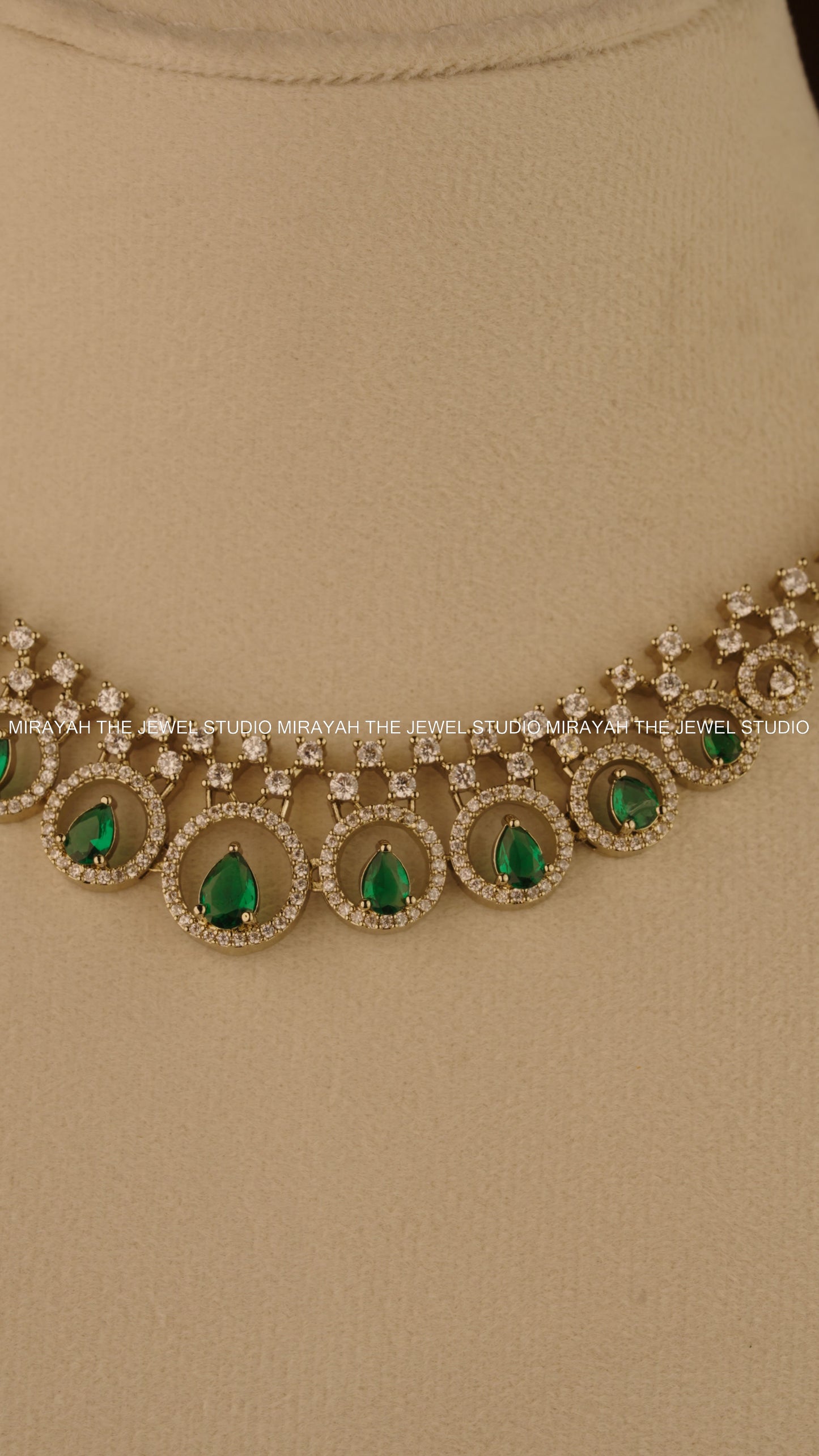 BLUSH DEW ELEGANCE NECKLACE - GREEN
