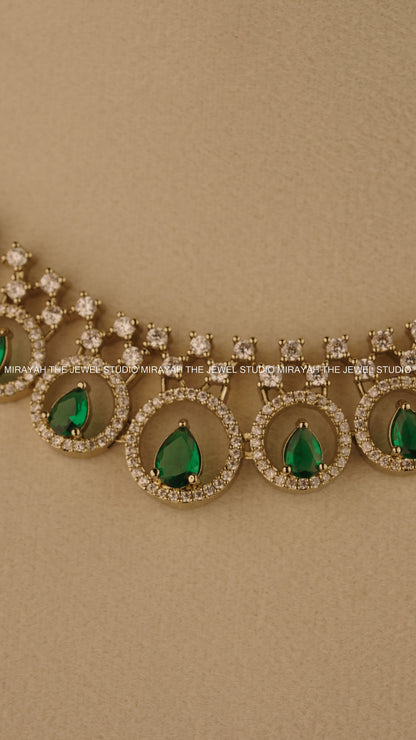 BLUSH DEW ELEGANCE NECKLACE - GREEN