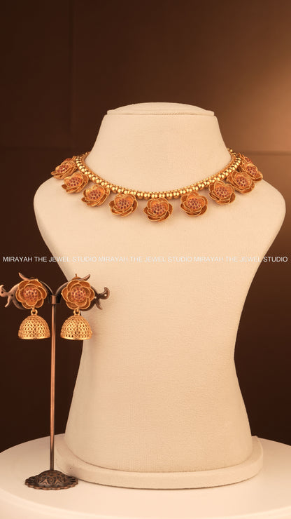 ARANYA BLOOM NECKLACE - PINK