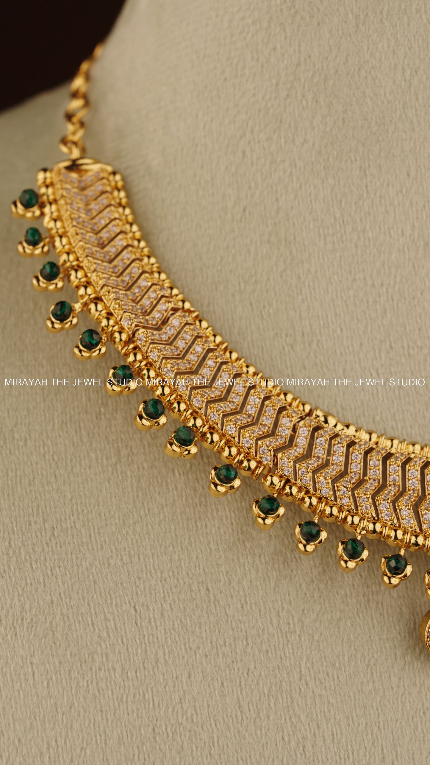 PREMIUM SWARNA RATNA NECKLACE - GREEN AND PURPLE