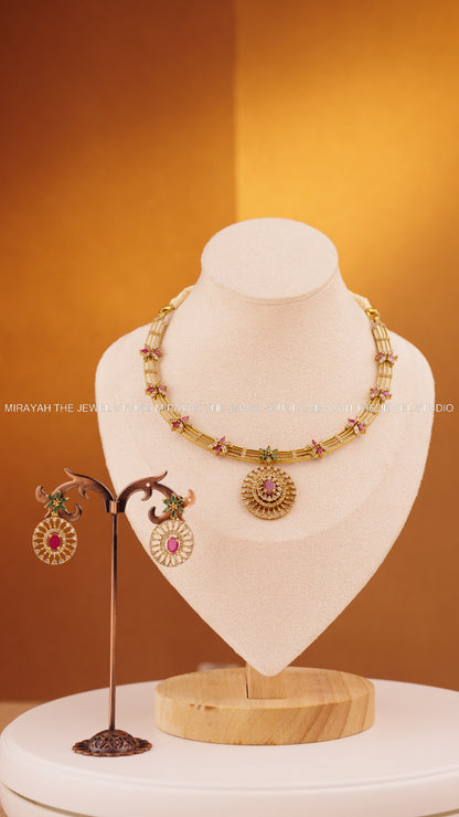 PETAL GLOW NECKLACE - PINK AND GREEN