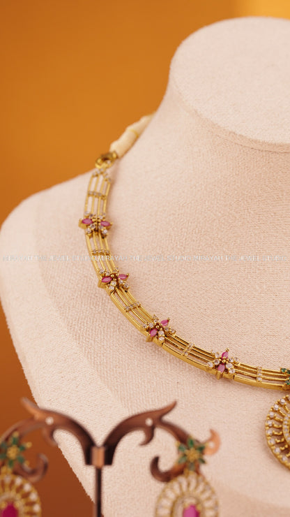 PETAL GLOW NECKLACE - PINK AND GREEN