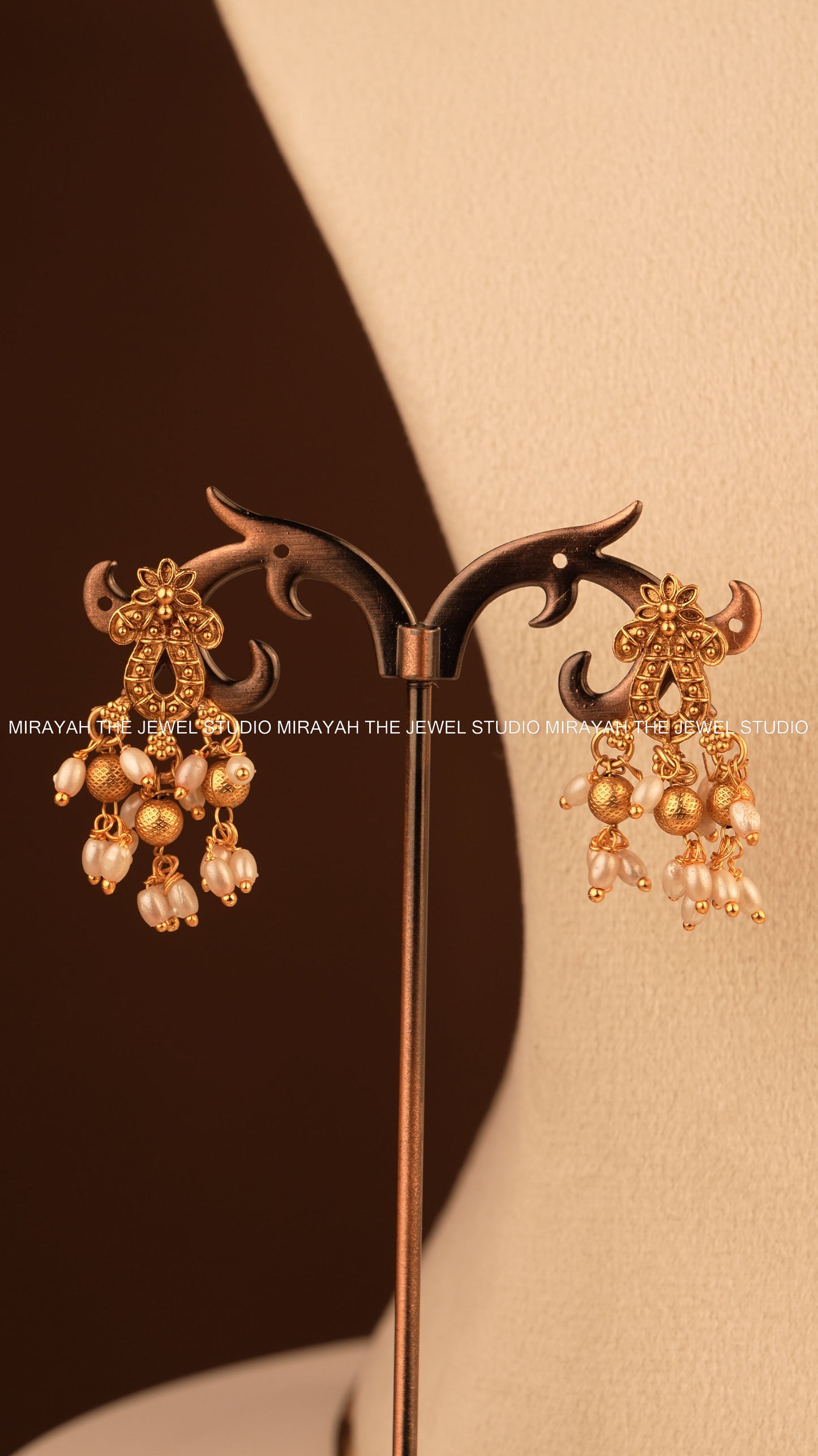 MOTI VARNIKA NECKLACE