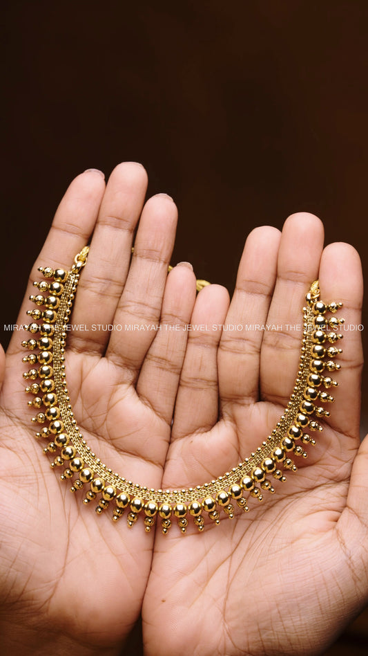 MINIMAL GOLD BALL NECKLACE