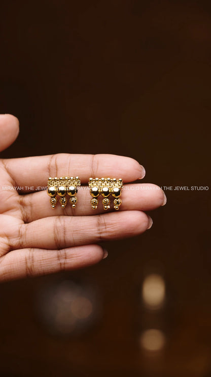 MINIMAL GOLD BALL NECKLACE