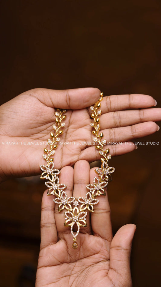 PREMIUM STARFRUIT AD NECKLACE