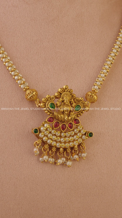 RAJNAVI PENDANT NECKLACE
