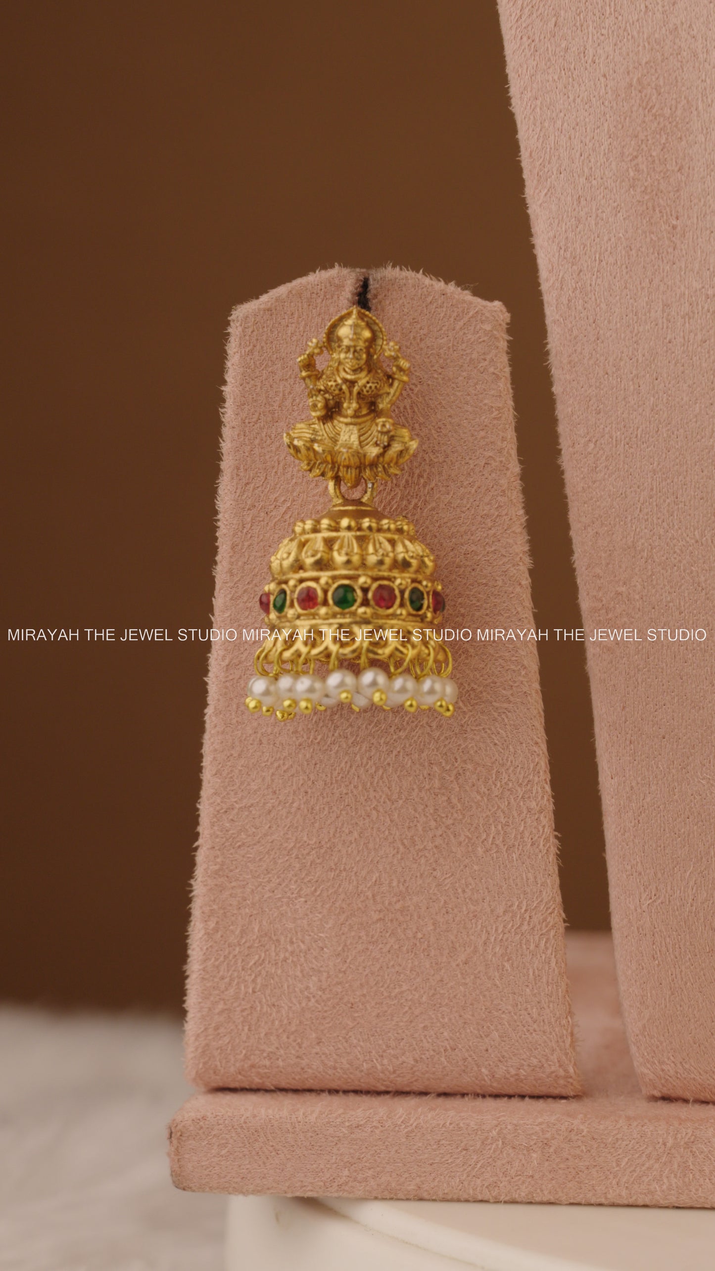 RAJNAVI PENDANT NECKLACE