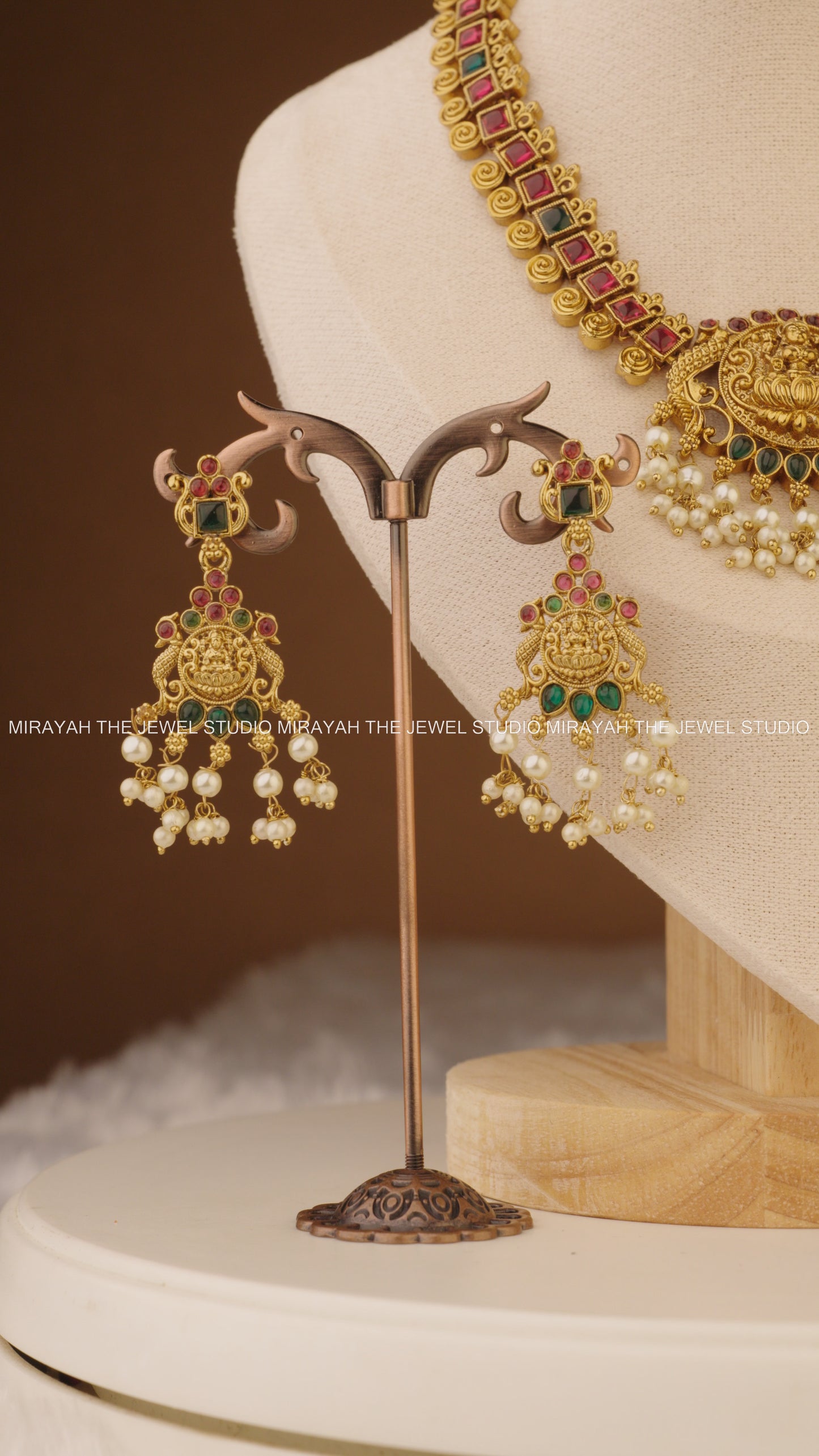 RATNA LAKSHMI PENDANT NECKLACE