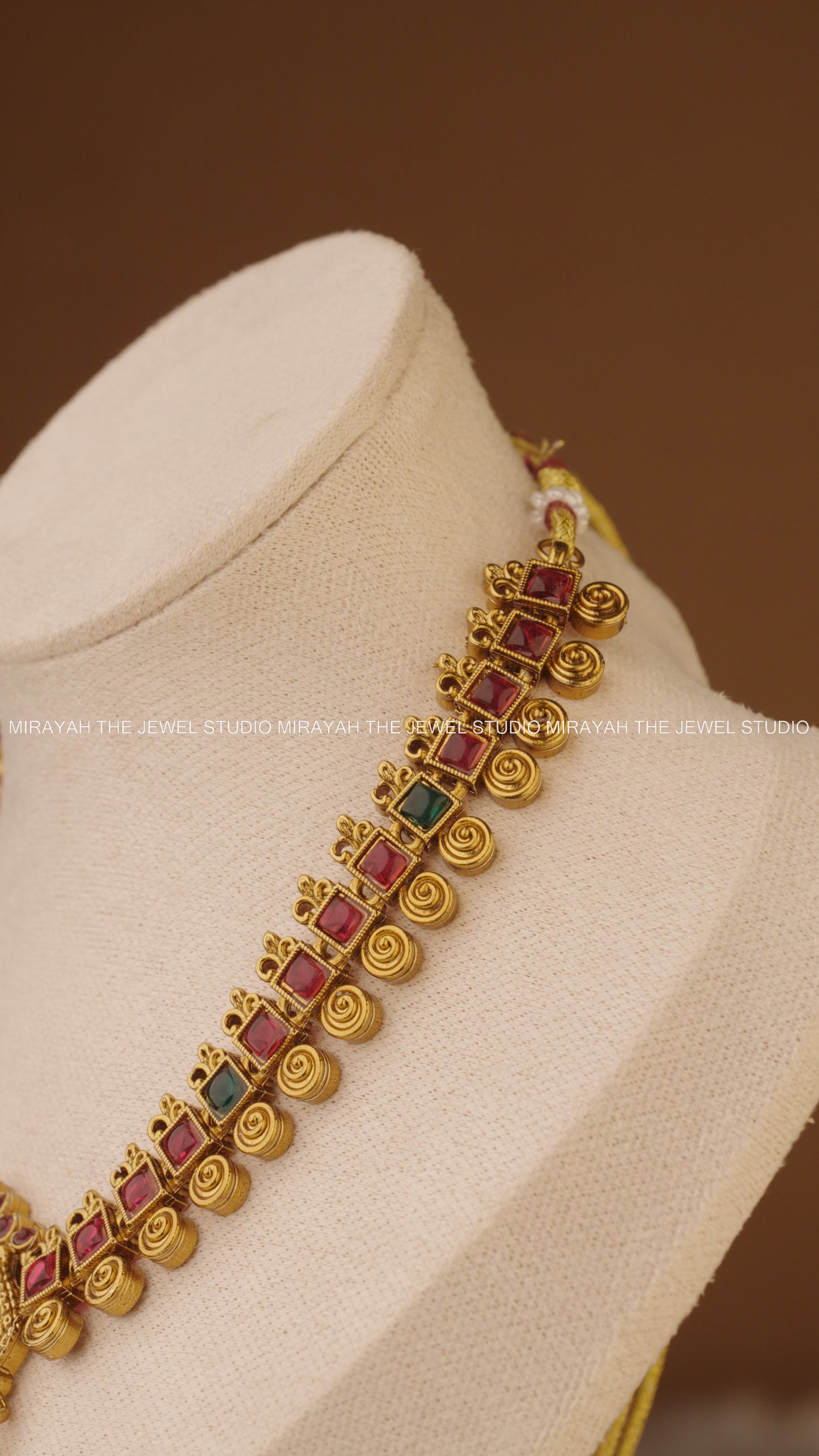 RATNA LAKSHMI PENDANT NECKLACE