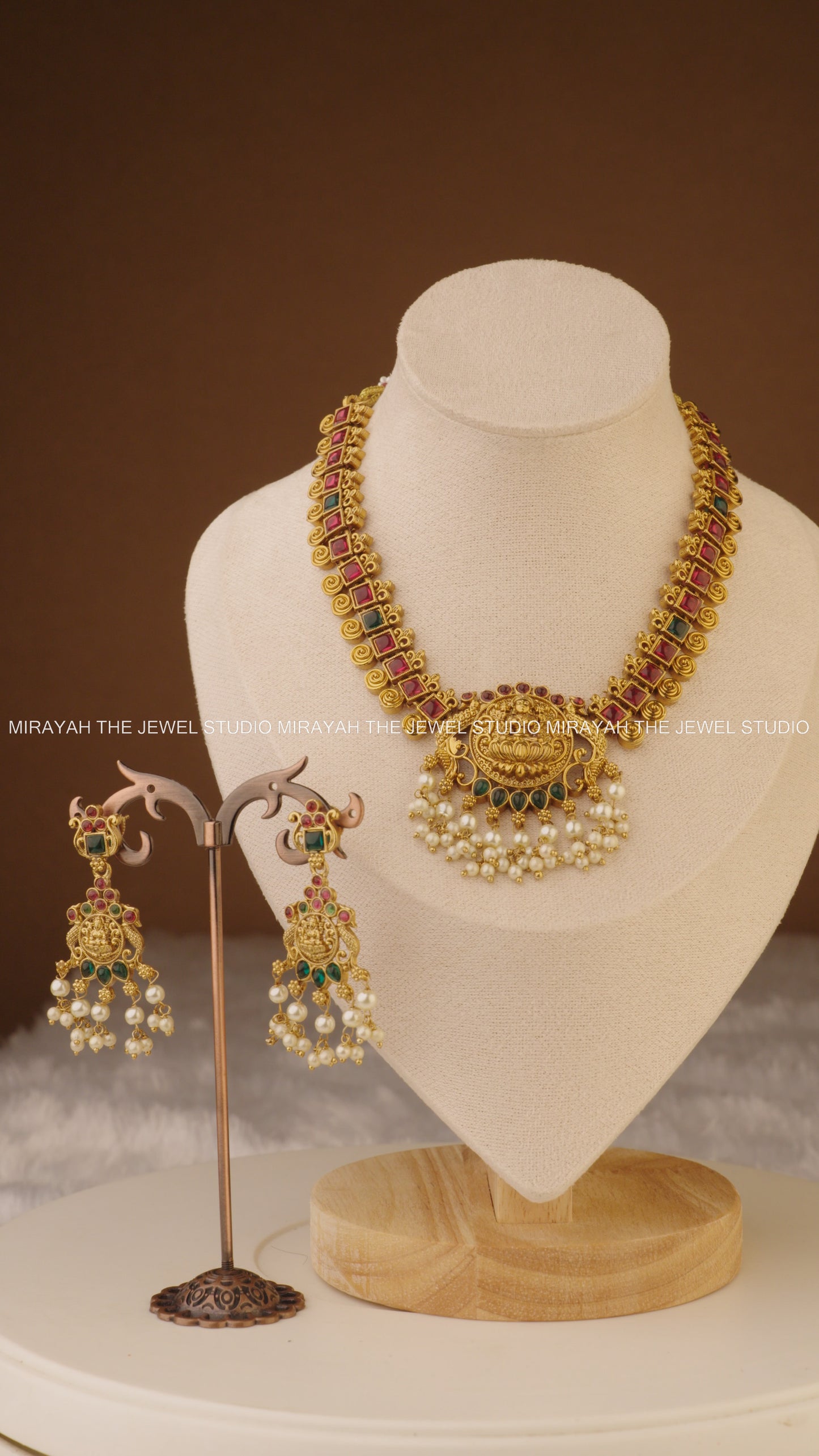 RATNA LAKSHMI PENDANT NECKLACE