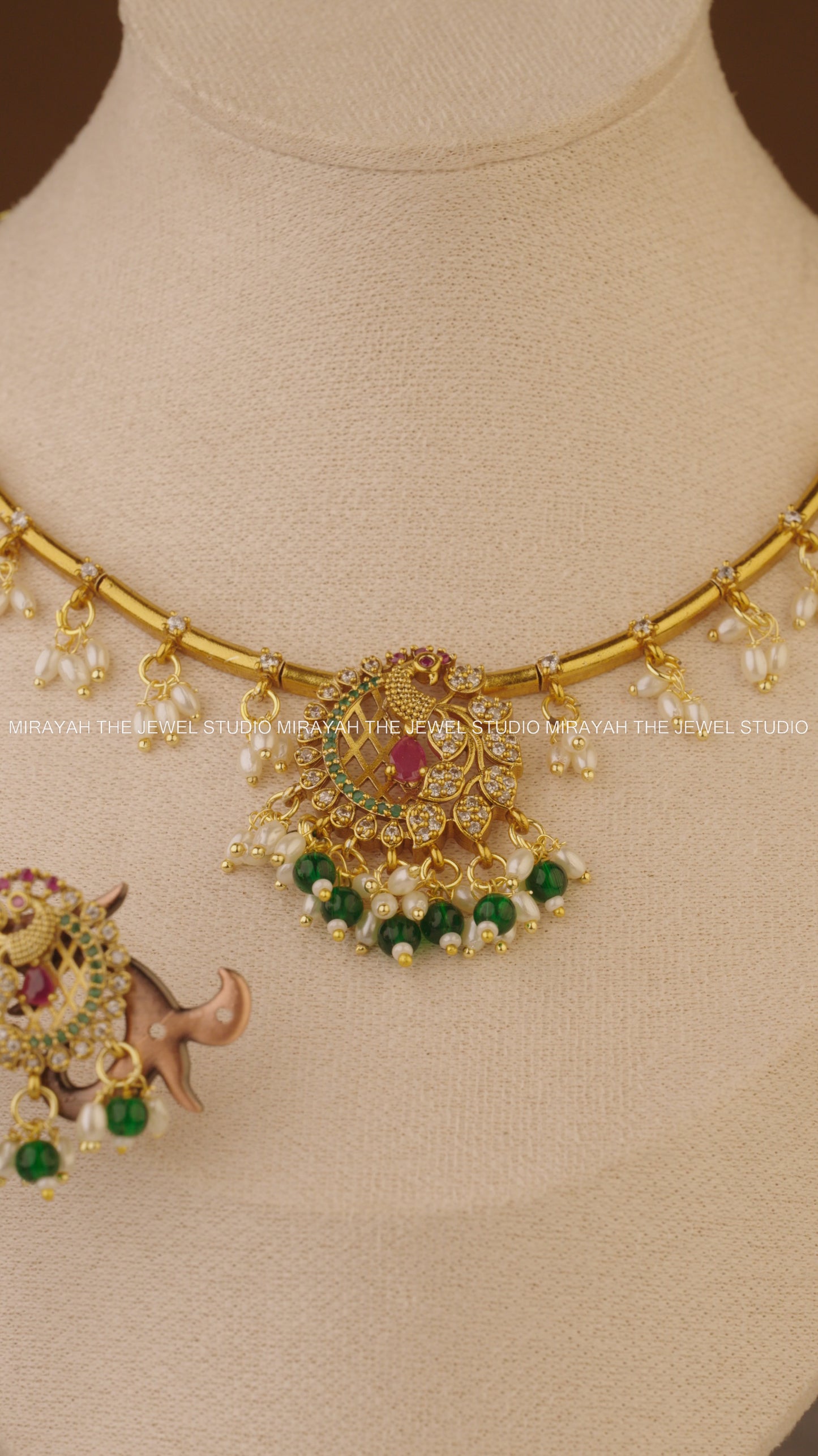 PREMIUM PEARL PEACOCK HASLI