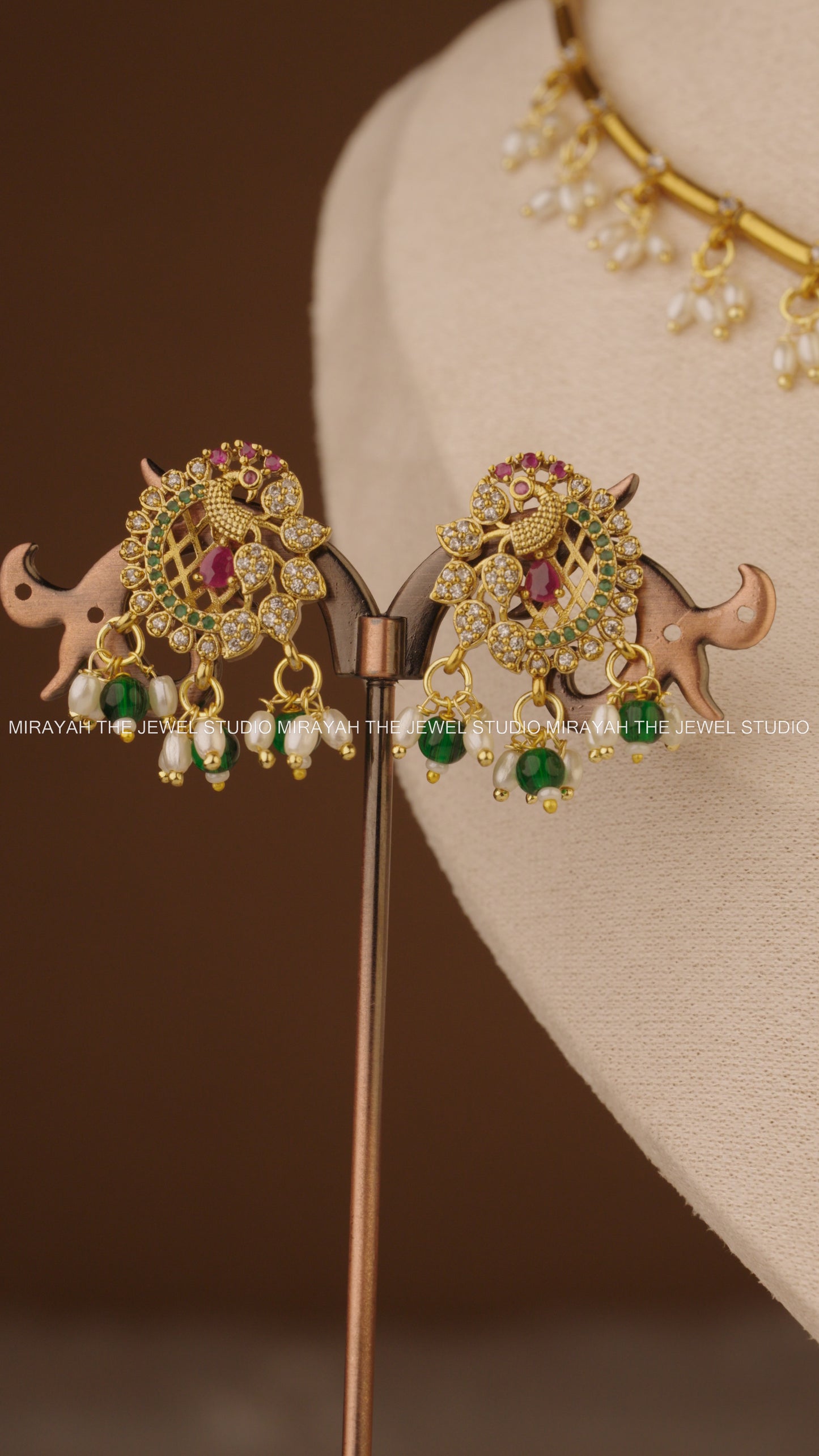 PREMIUM PEARL PEACOCK HASLI