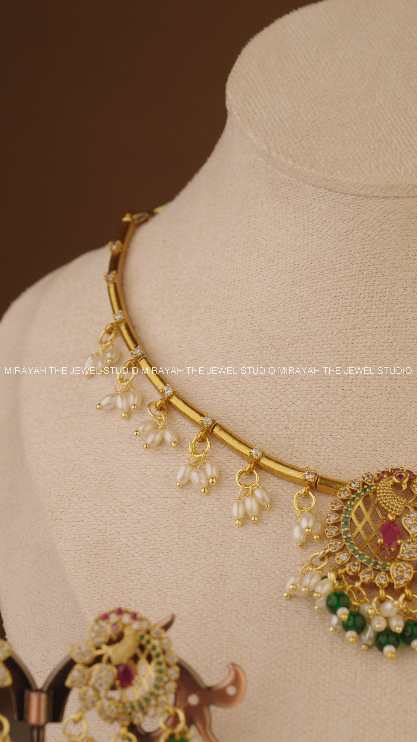 PREMIUM PEARL PEACOCK HASLI