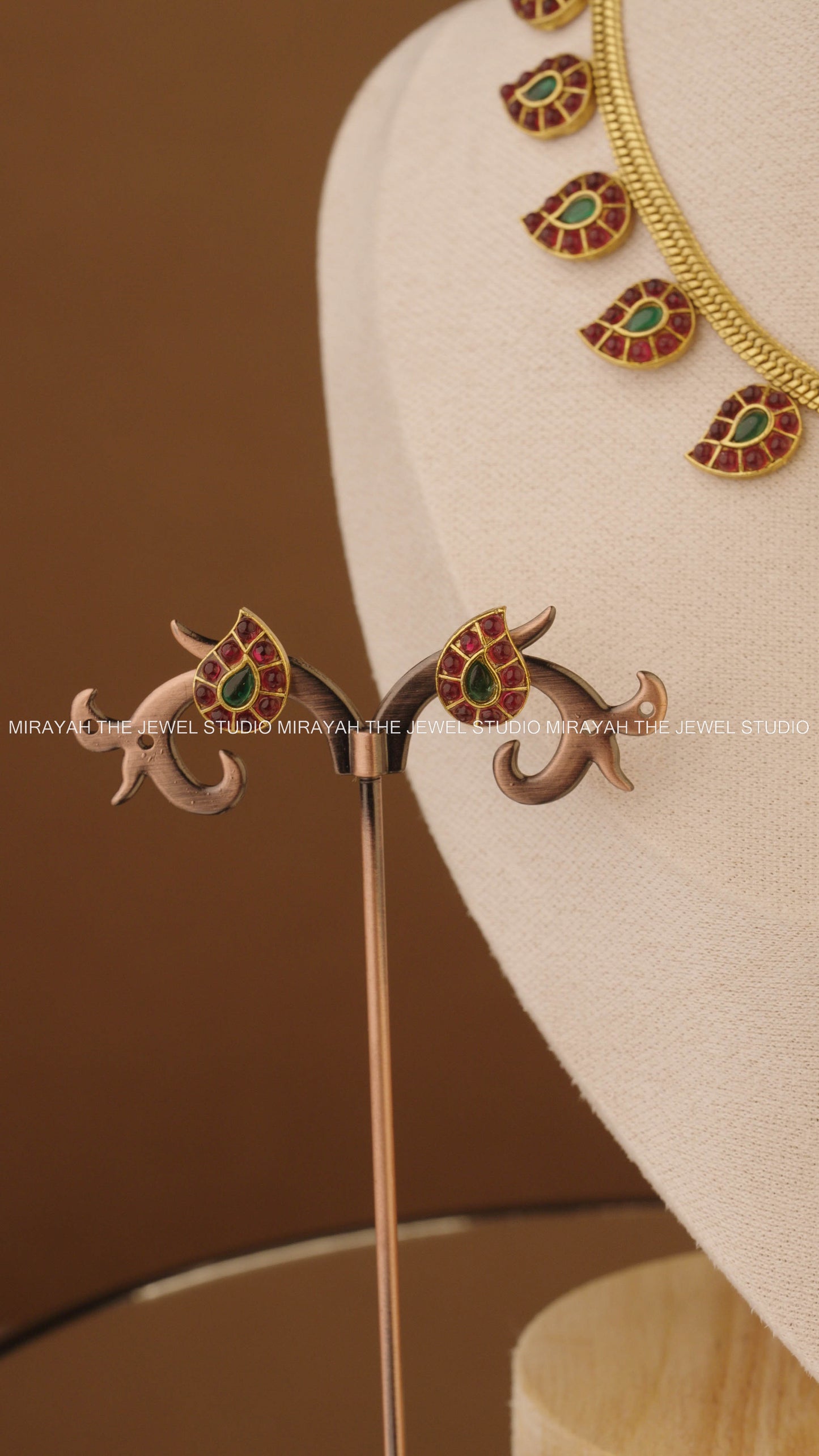 AYRA PETALS NECKLACE