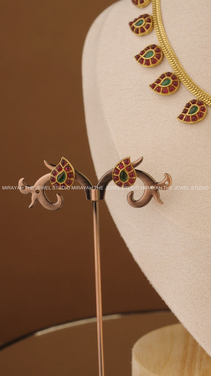 AYRA PETALS NECKLACE