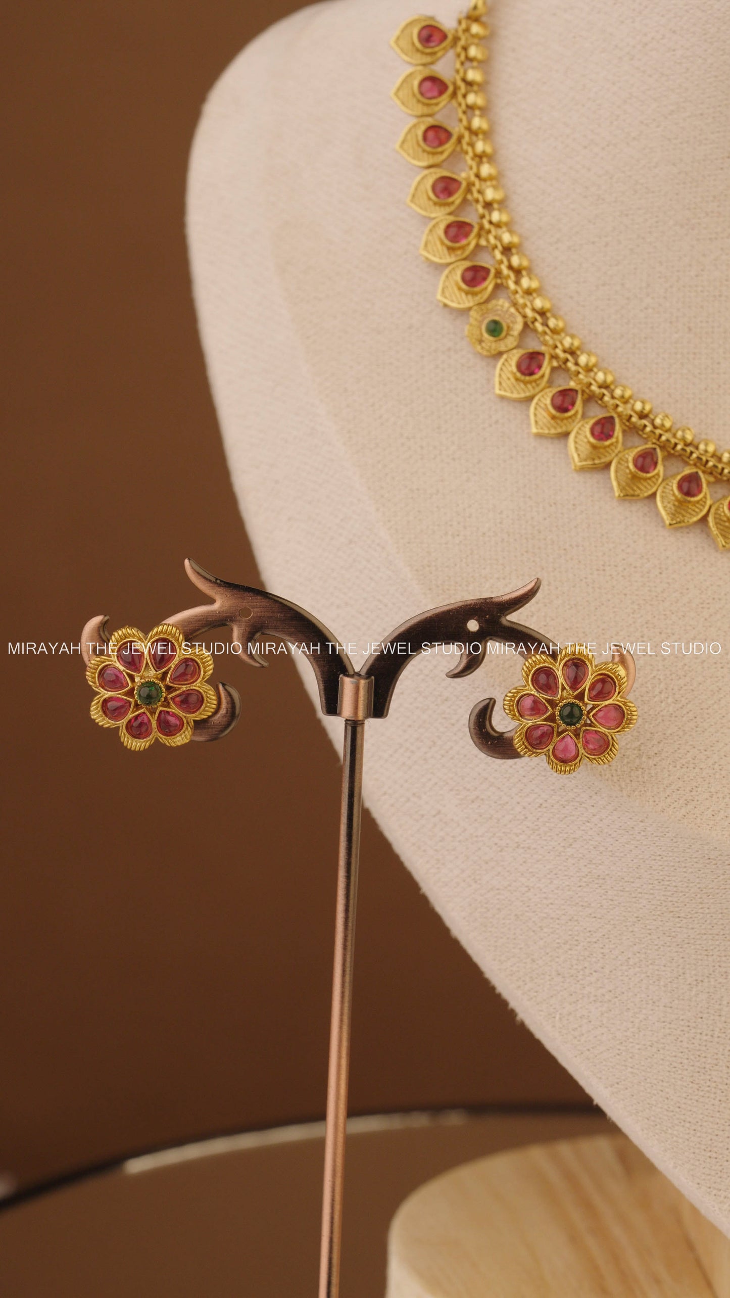 SIMPLE PUSHPA TARA NECKLACE - RUBY AND GREEN