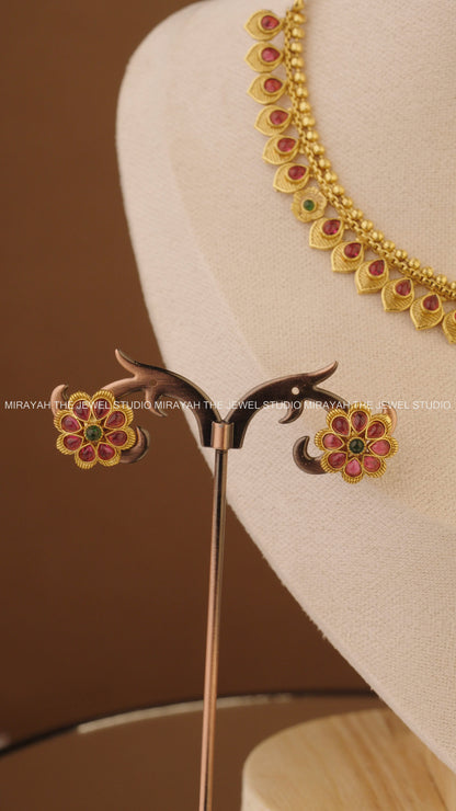 SIMPLE PUSHPA TARA NECKLACE - RUBY AND GREEN