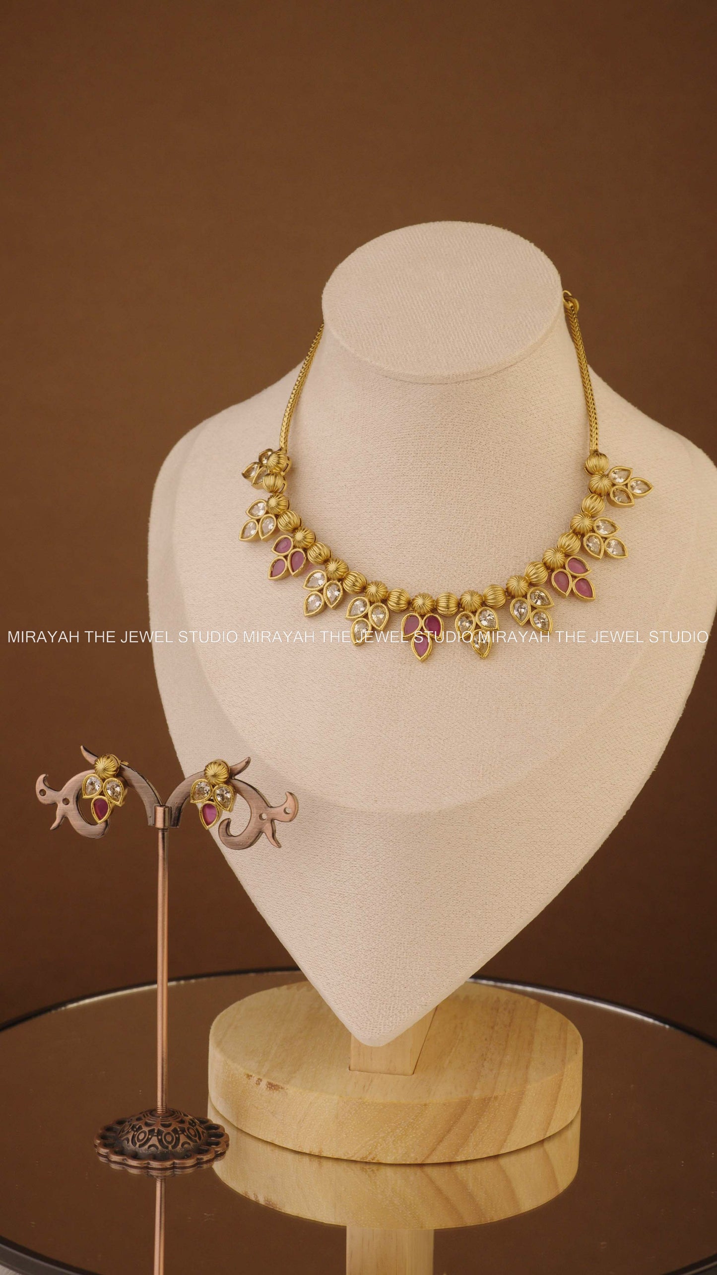 TWILIGHT PETALS NECKLACE - RUBY WHITE AND GREEN