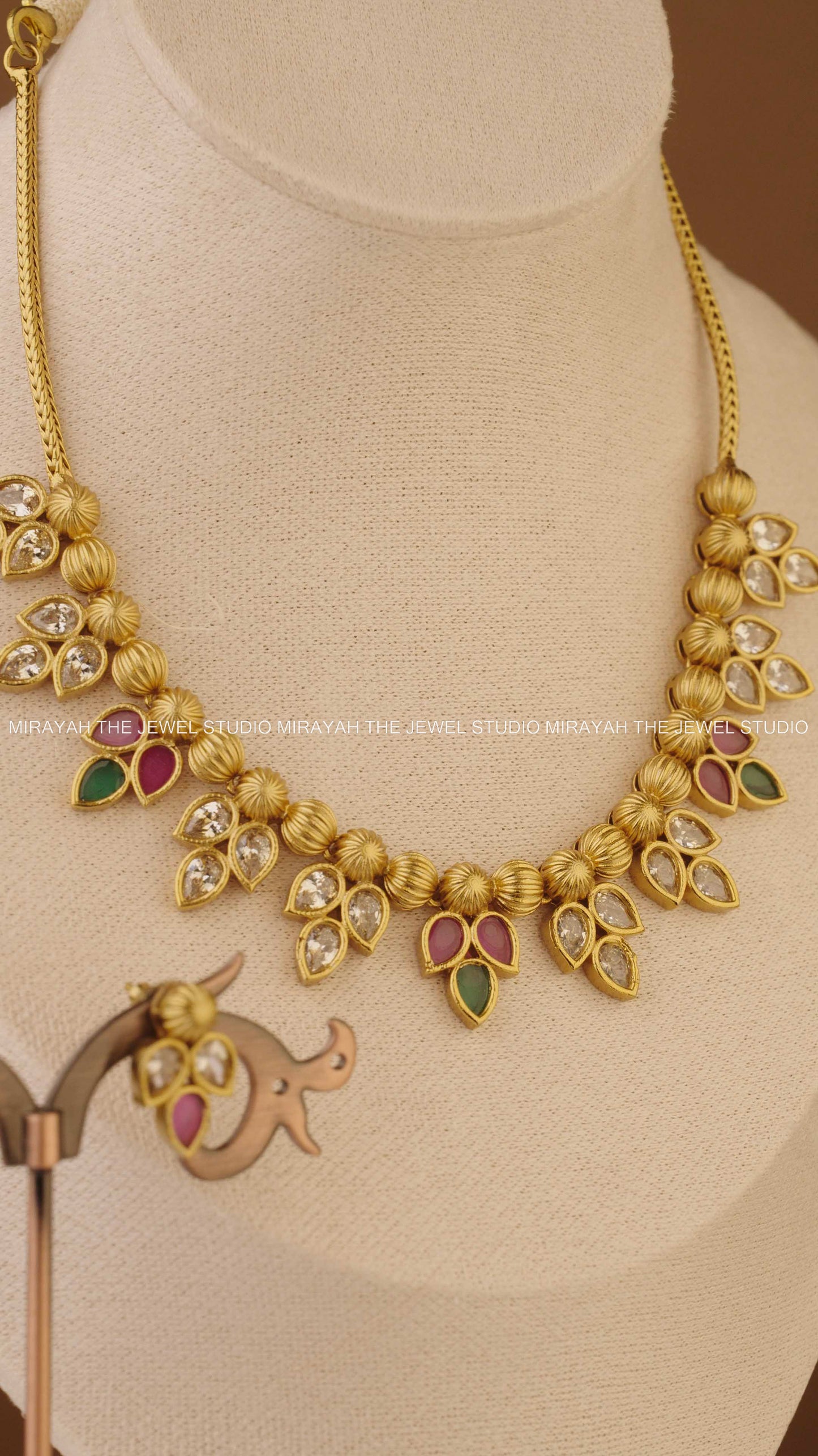 TWILIGHT PETALS NECKLACE - RUBY WHITE AND GREEN