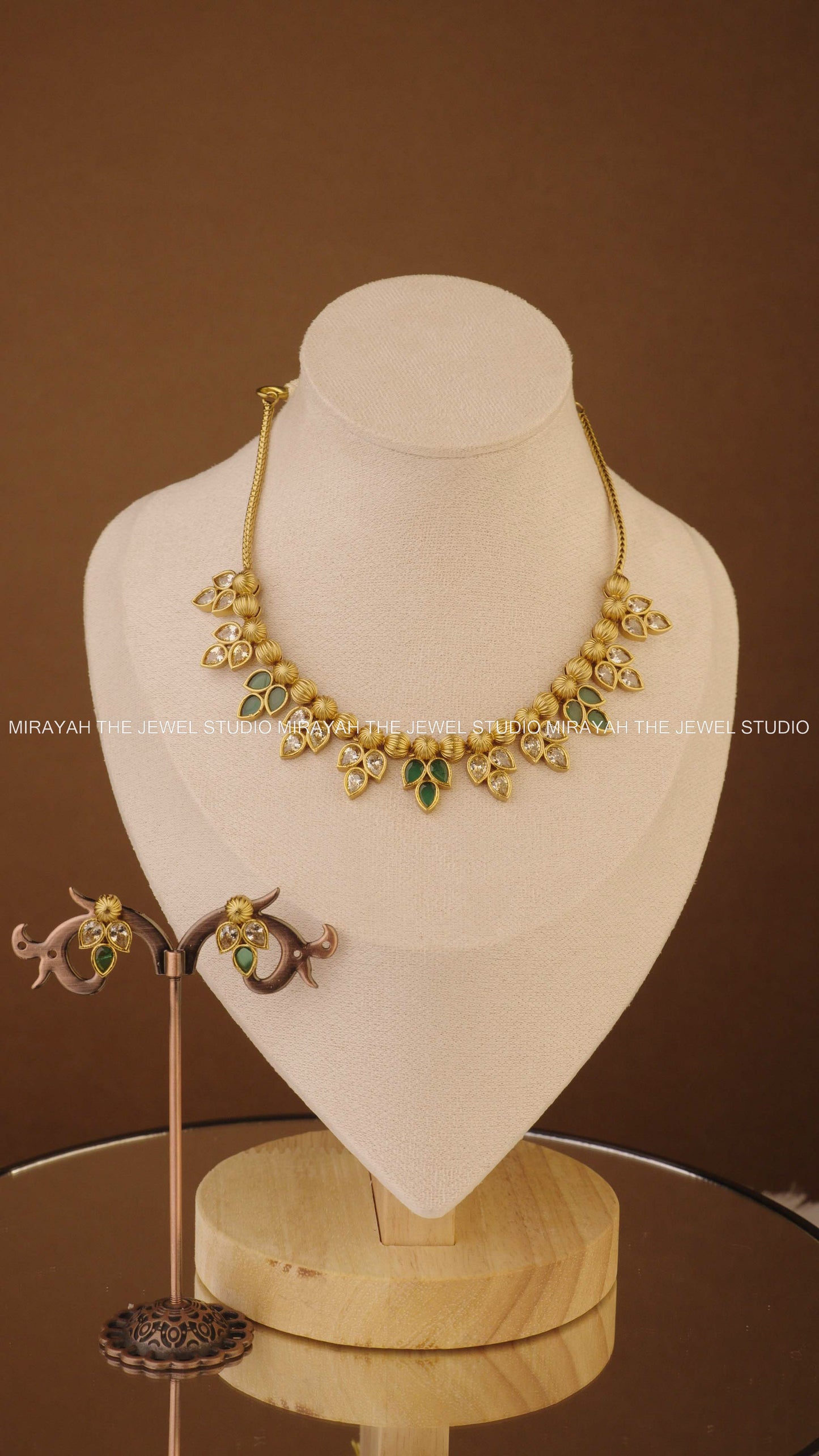 TWILIGHT PETALS NECKLACE - GREEN AND WHITE