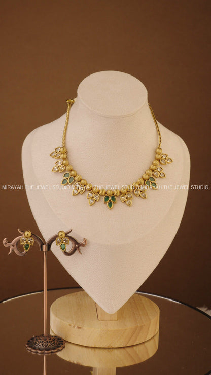 TWILIGHT PETALS NECKLACE - GREEN AND WHITE