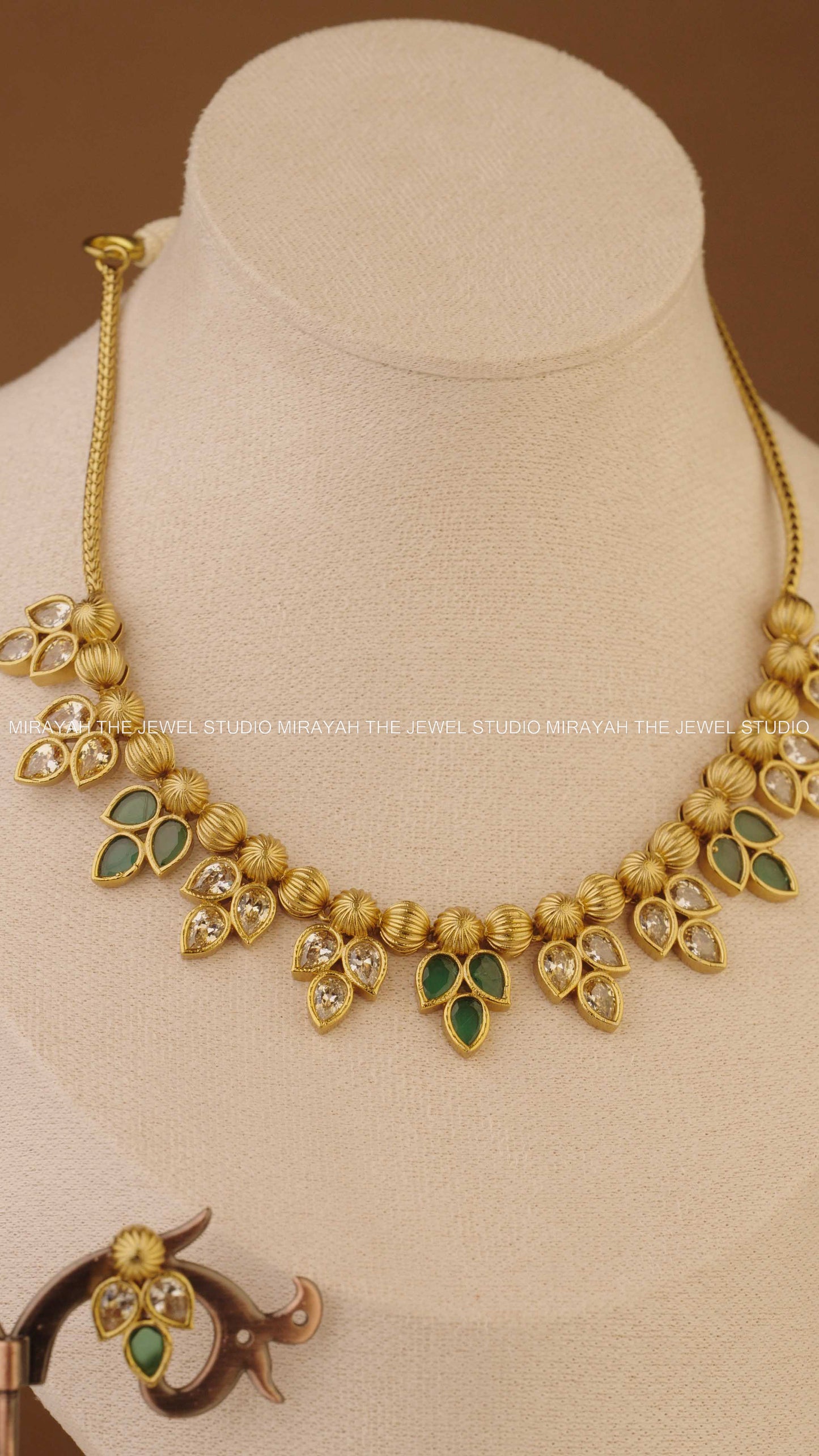 TWILIGHT PETALS NECKLACE - GREEN AND WHITE