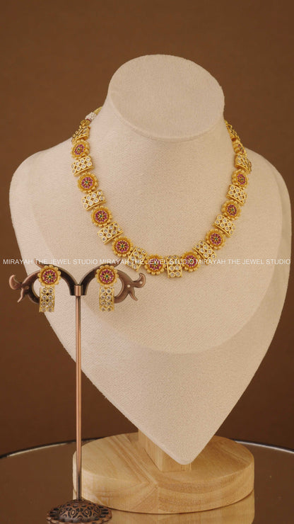 ZAYANA BLOOM AD NECKLACE