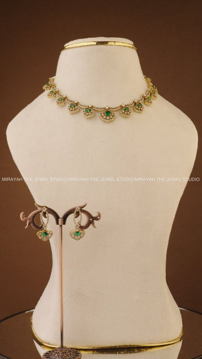 ZYRA LUXE NECKLACE - GREEN