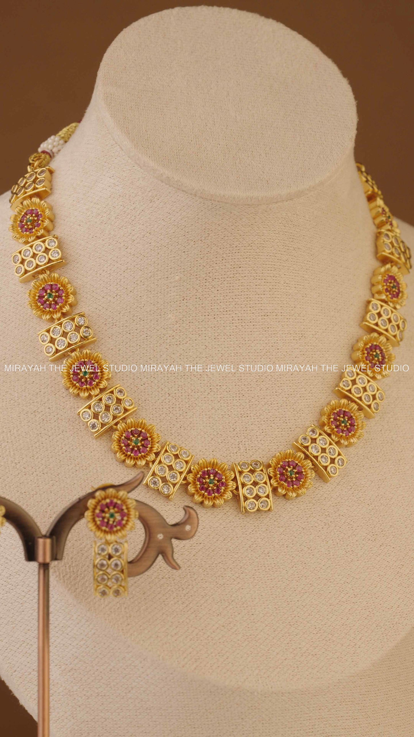 ZAYANA BLOOM AD NECKLACE