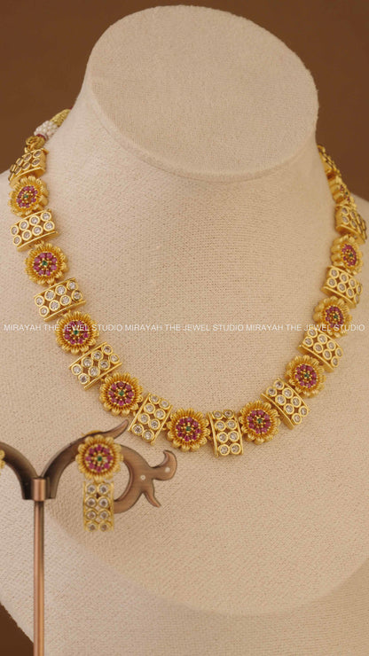 ZAYANA BLOOM AD NECKLACE