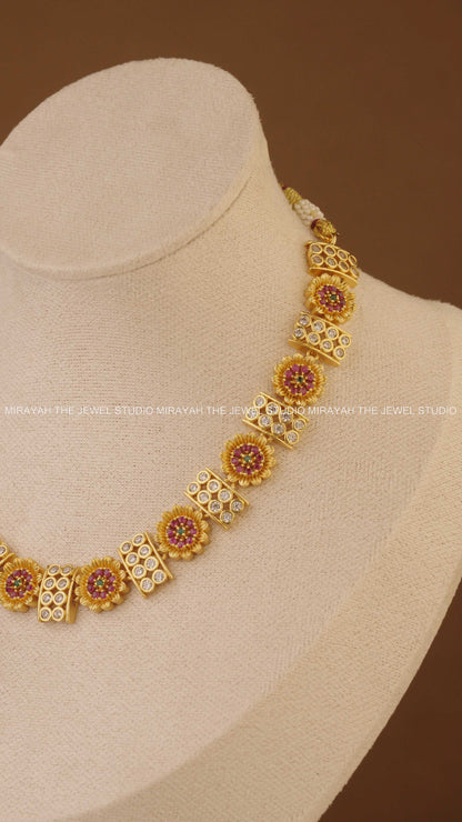 ZAYANA BLOOM AD NECKLACE