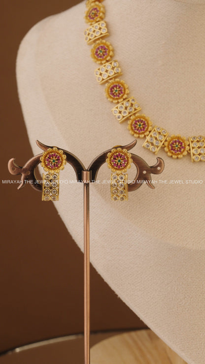 ZAYANA BLOOM AD NECKLACE