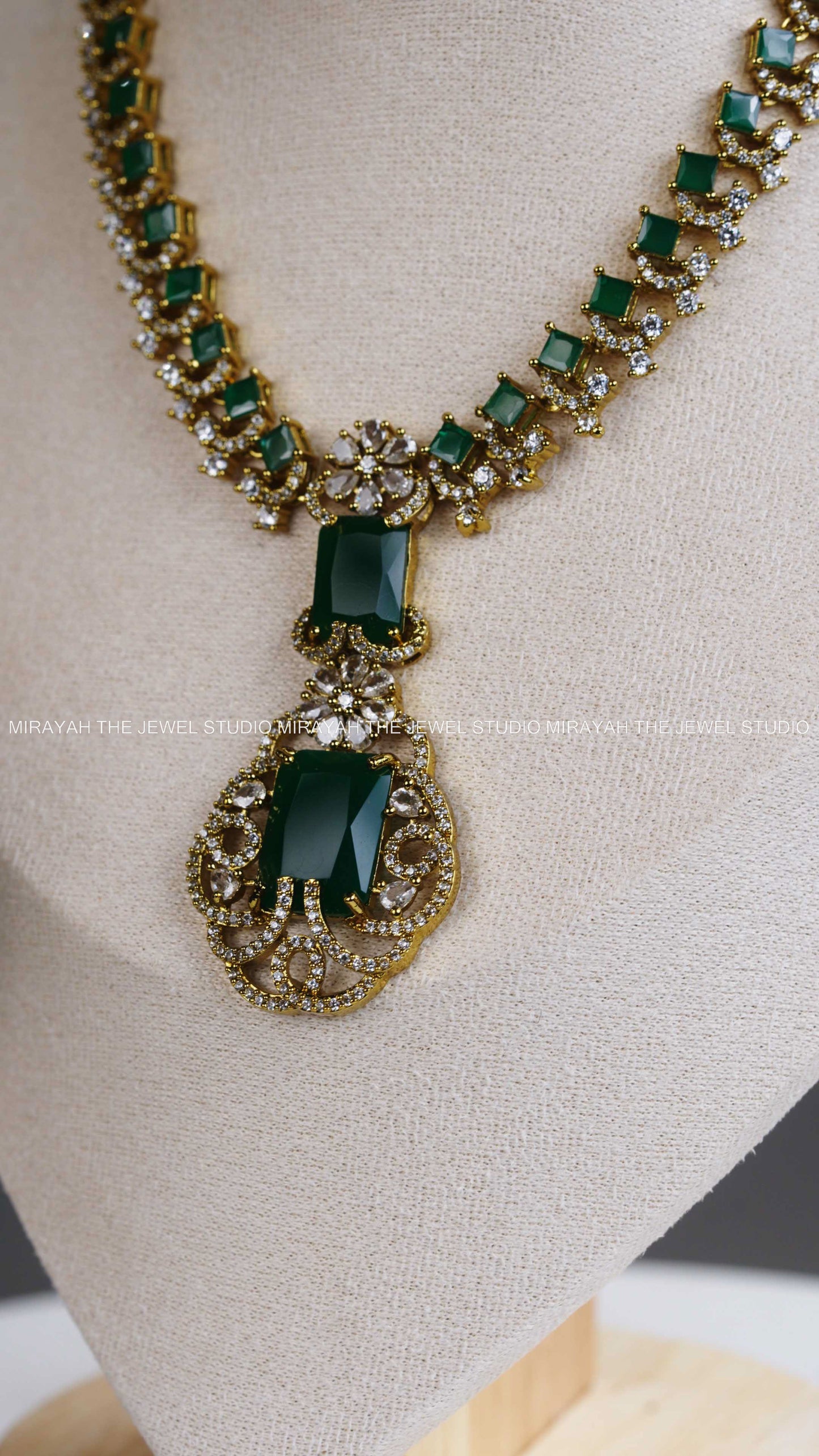 NITA AMBANI AD MID HARAM - GREEN