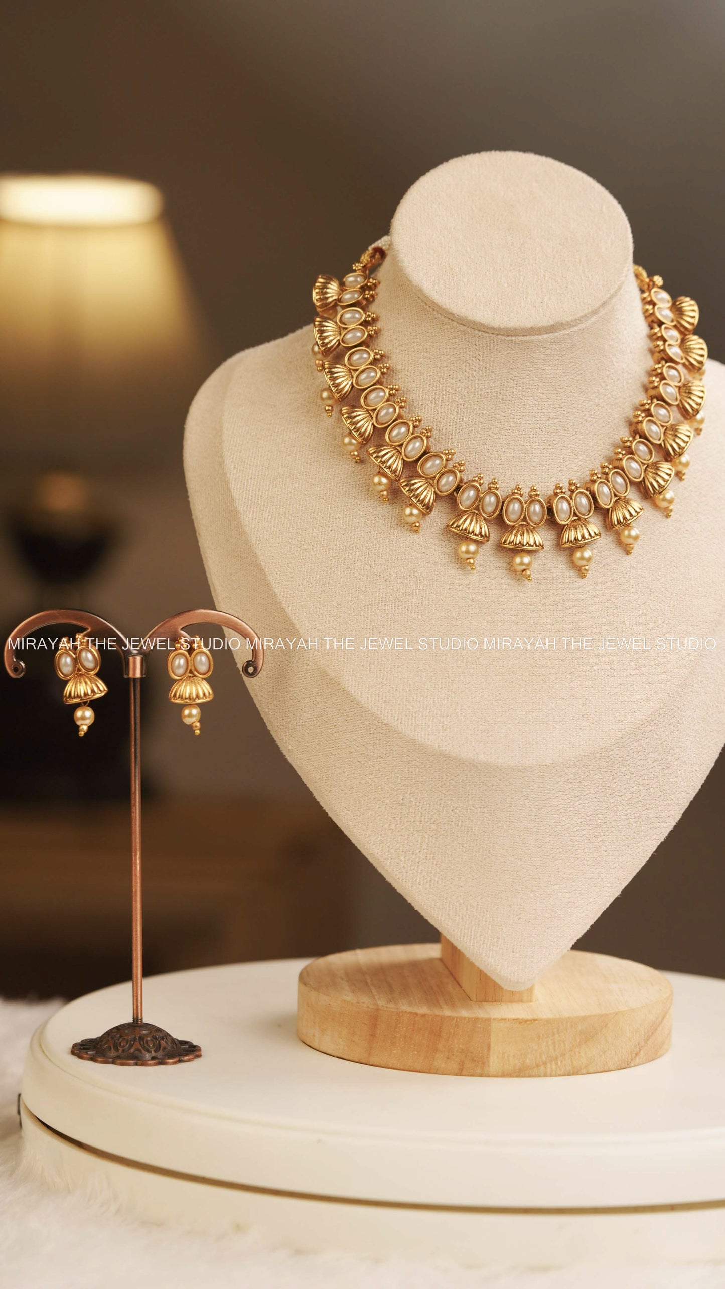 UMBRELLA STONE NECKLACE- WHITE