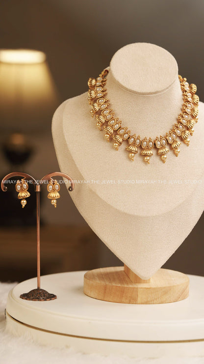 UMBRELLA STONE NECKLACE- WHITE