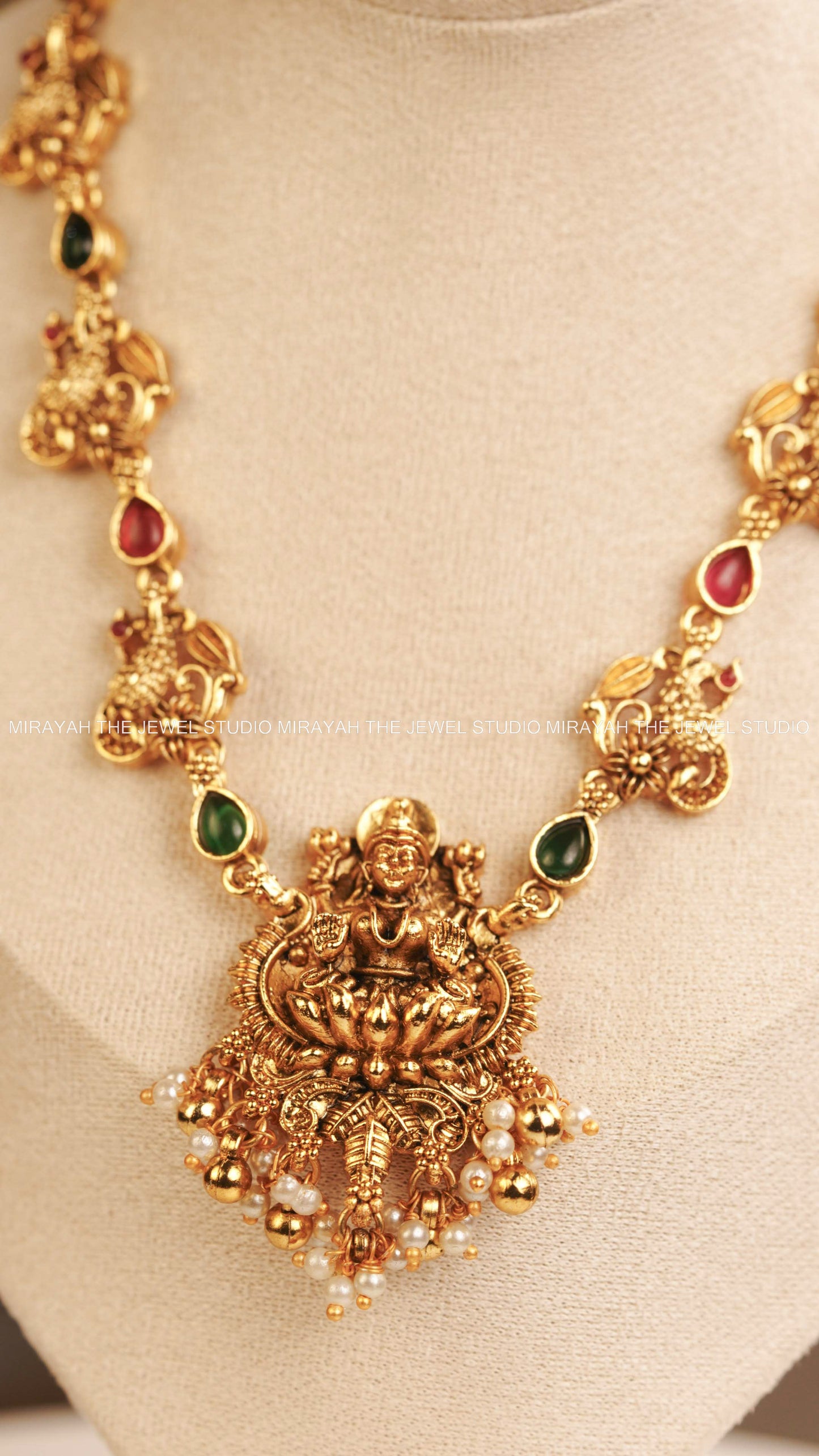 VAISHNAVEE PENDANT NECKLACE - RED AND GREEN
