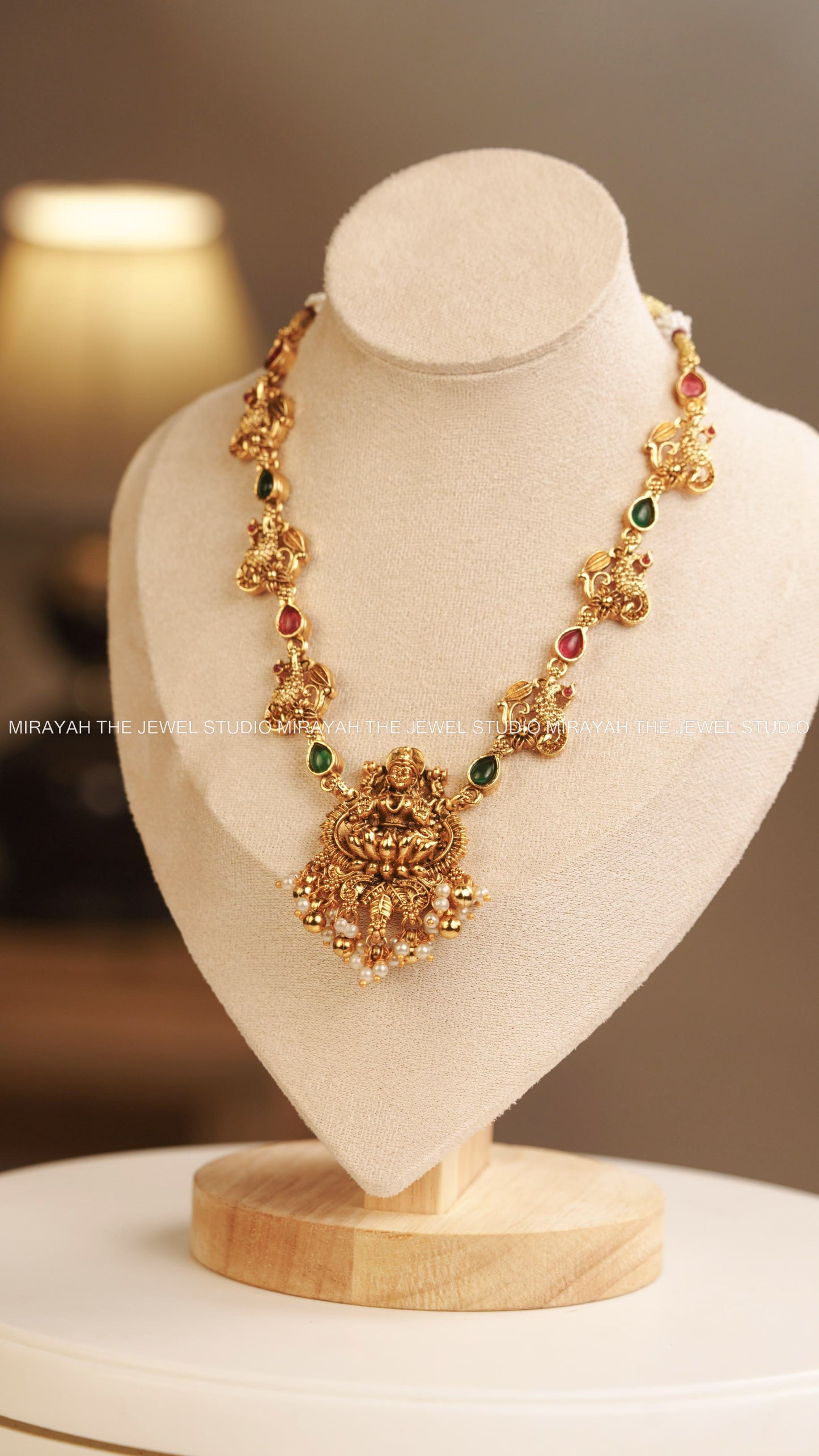 VAISHNAVEE PENDANT NECKLACE - RED AND GREEN