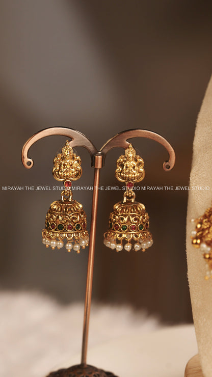 VAISHNAVEE PENDANT NECKLACE - RED AND GREEN