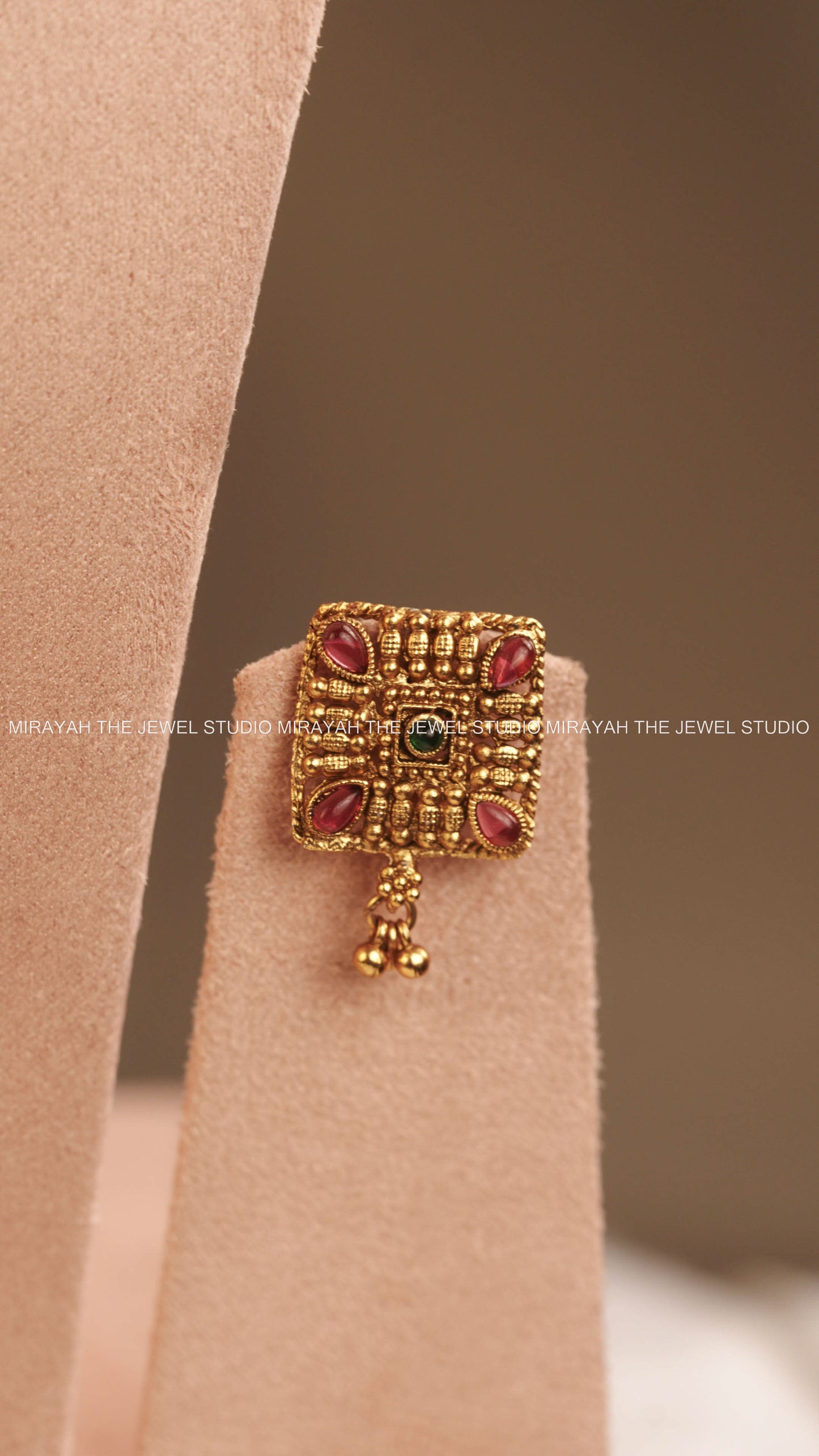 REVERSIBLE BOX PENDANT HARAM