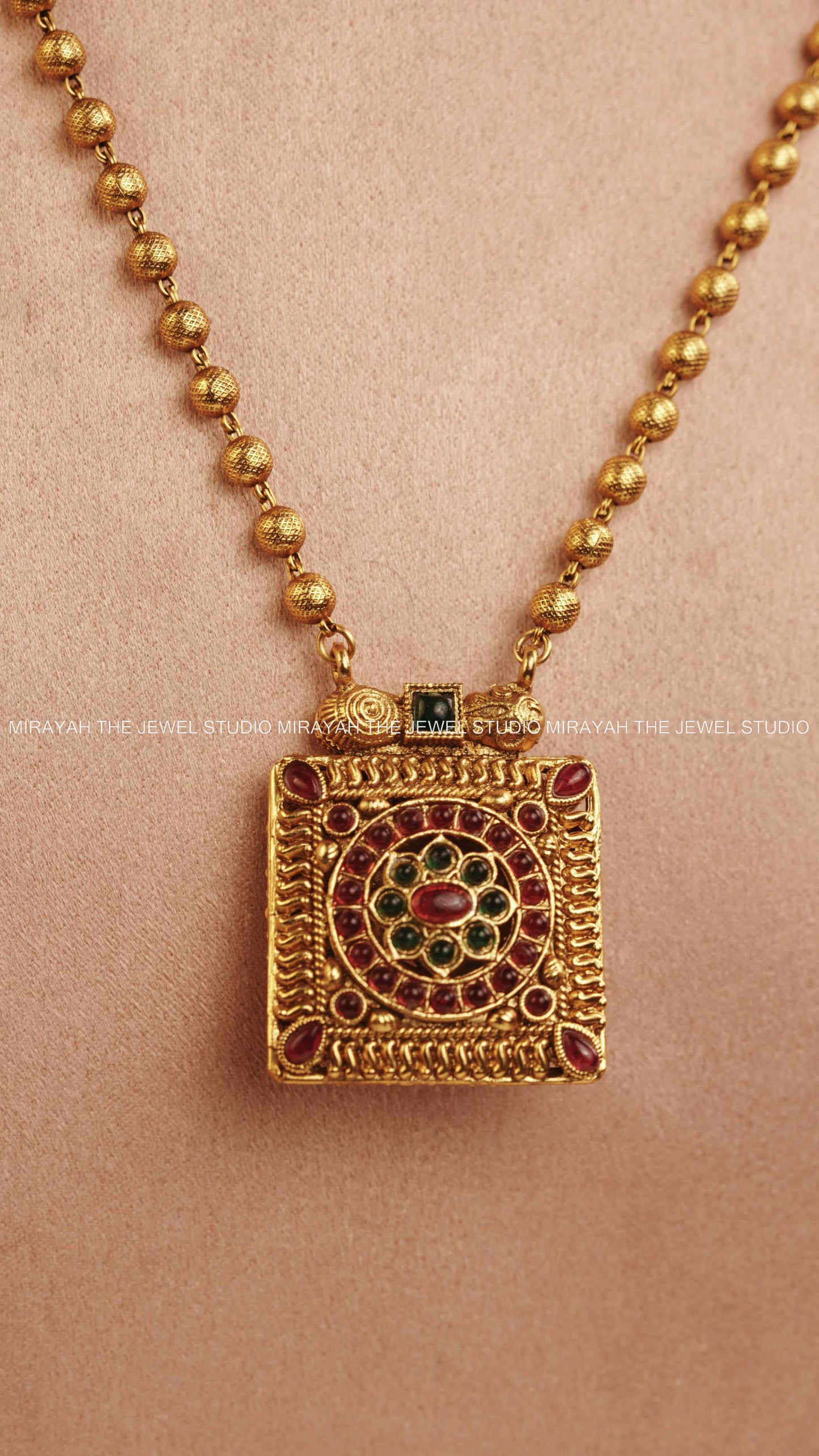 REVERSIBLE BOX PENDANT HARAM