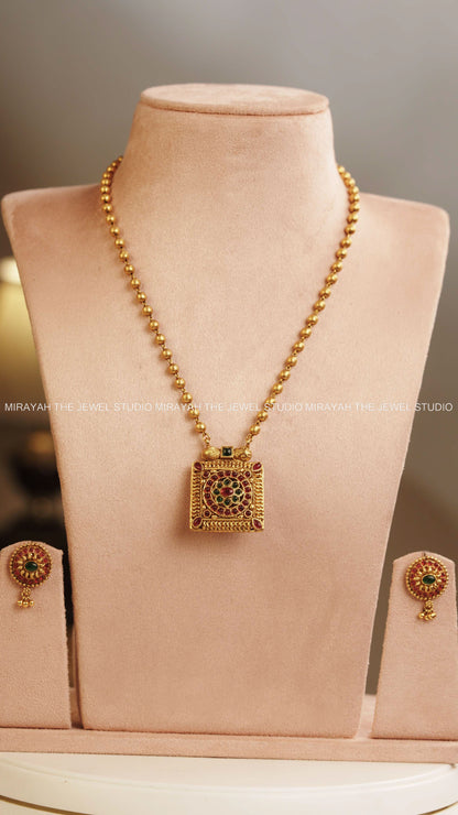 REVERSIBLE BOX PENDANT HARAM