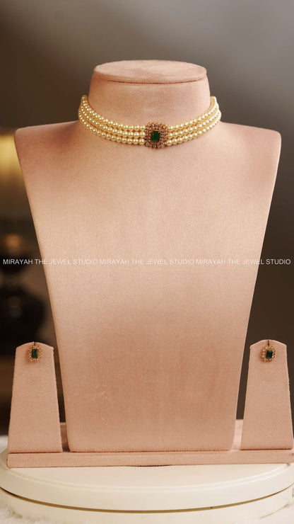 SIMPLE 3 LAYERED PEARL CHOKER- GREEN