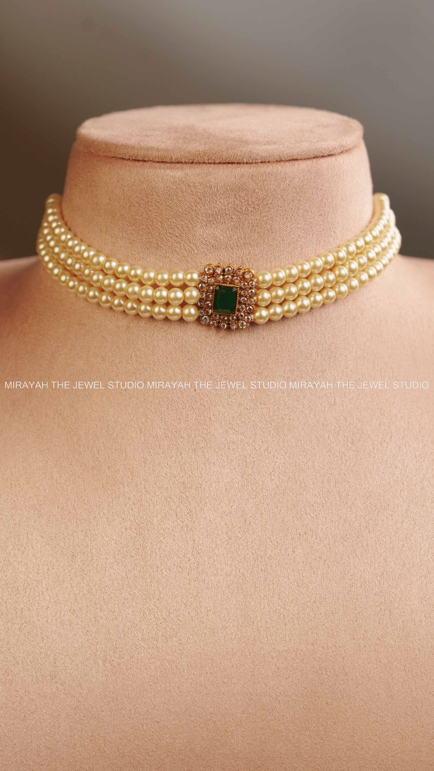 SIMPLE 3 LAYERED PEARL CHOKER- GREEN