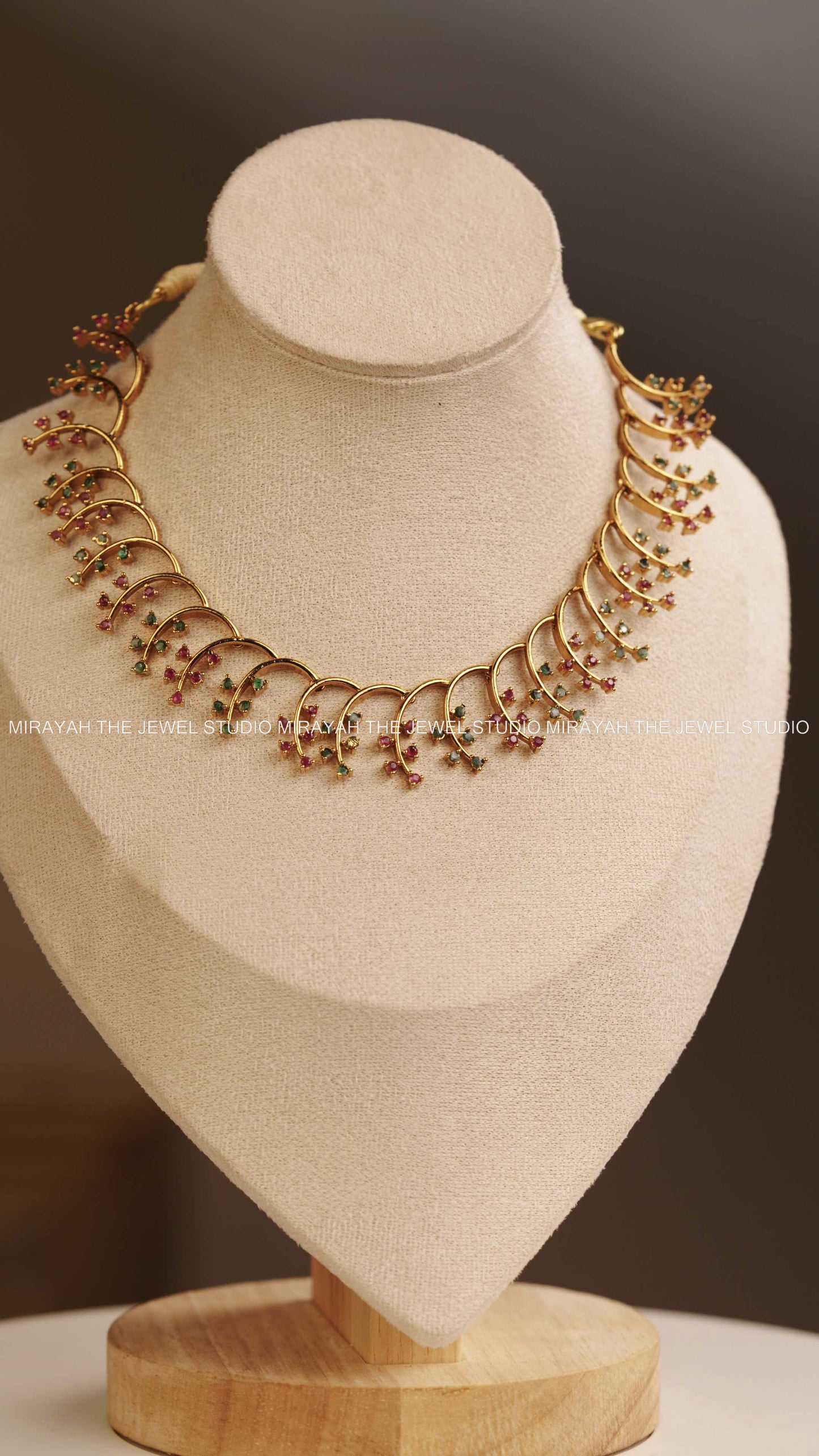 AD LEAF DESIGN NECKLACE