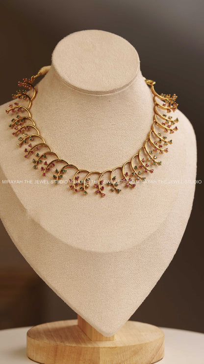 AD LEAF DESIGN NECKLACE