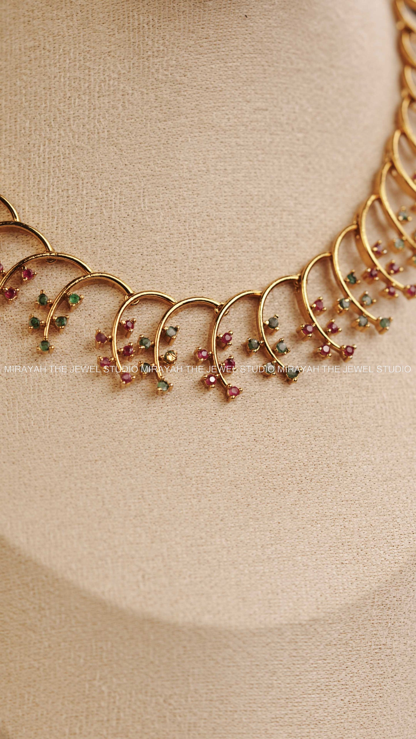 AD LEAF DESIGN NECKLACE