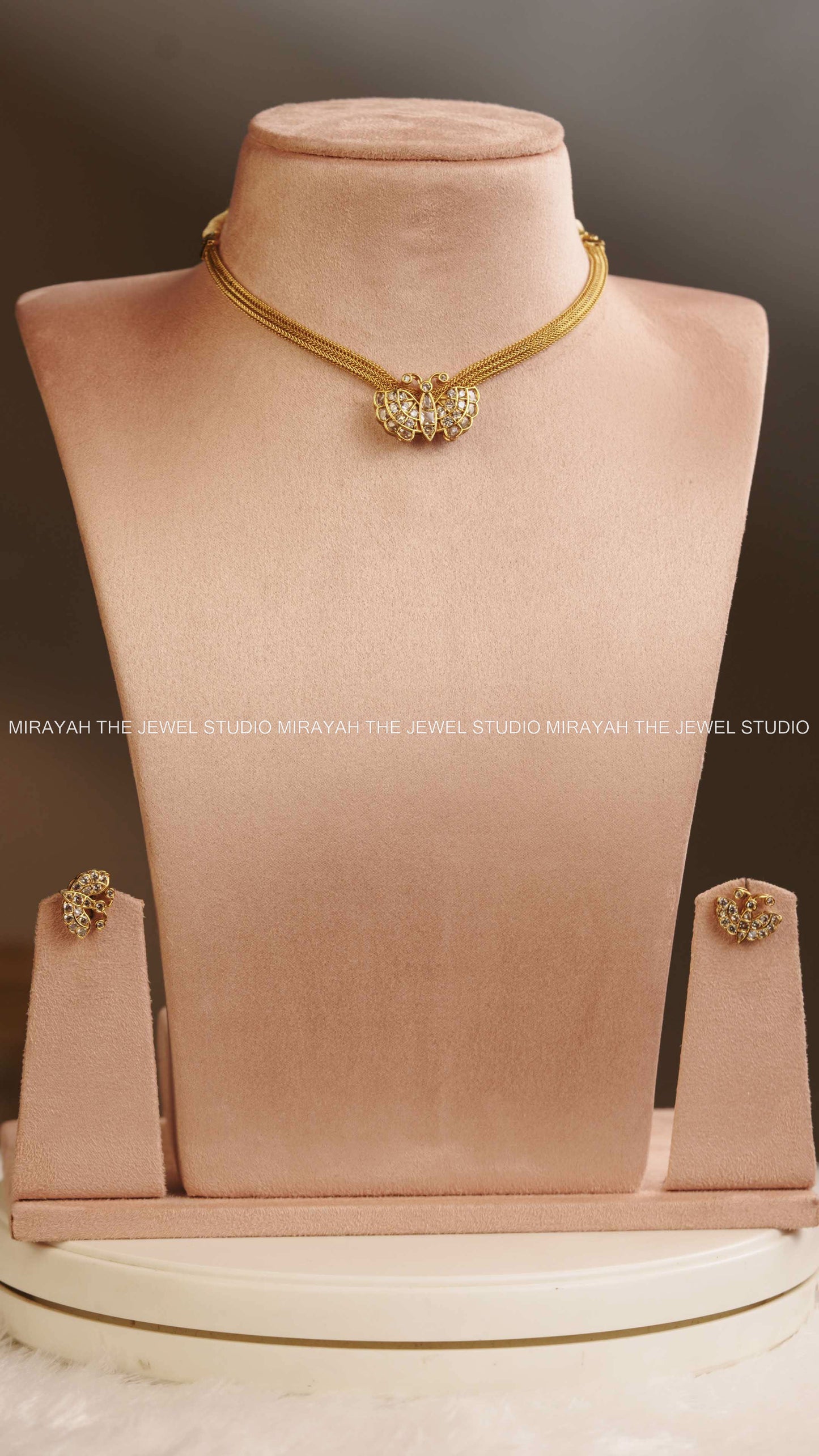 PREMIUM BUTTERFLY CHARM CHOKER